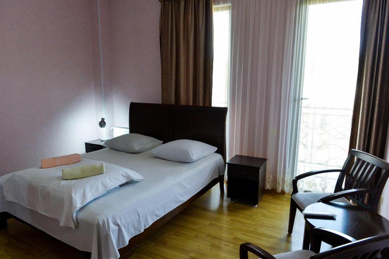 Guest House Tasunia Kutaisi Eksteriør bilde