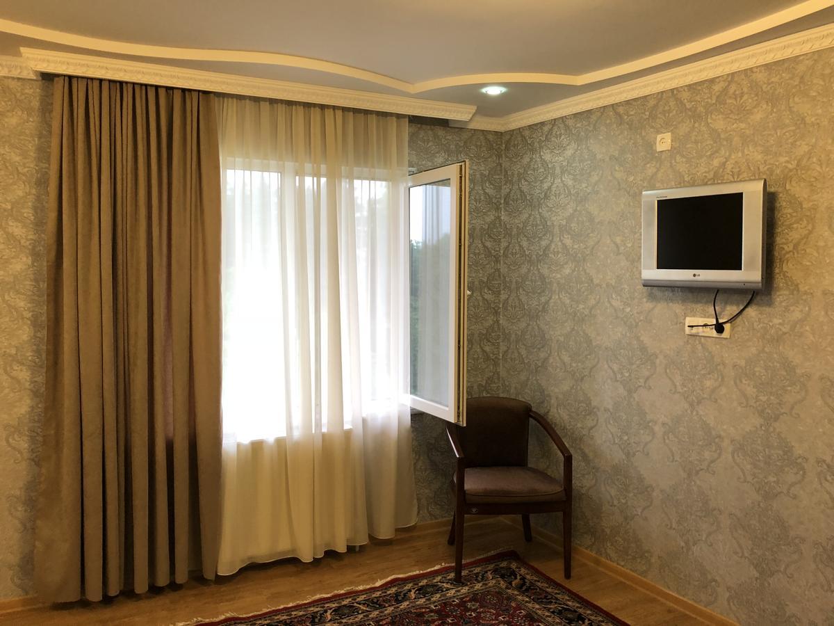Guest House Tasunia Kutaisi Eksteriør bilde